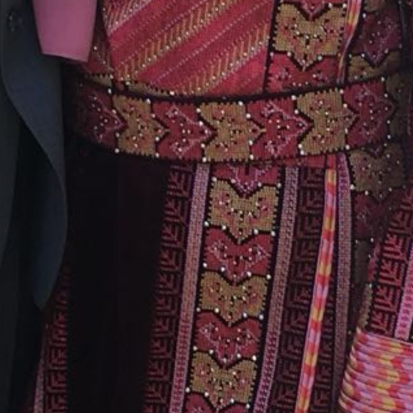 Velvet magenta thobe with pink and yellow tatreez with gems belt included - Picture 3 of 3